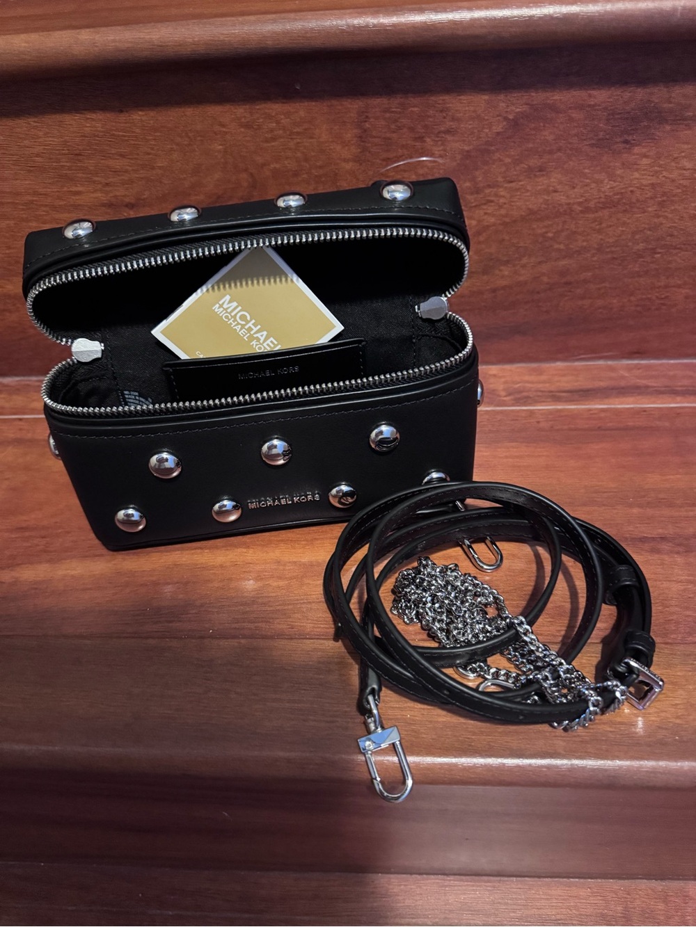 🚨 DISCONTINUED 5 STARS ⭐️ NWT!! Michael Kors Black Leather Studded crossbody - Picture 5 of 7